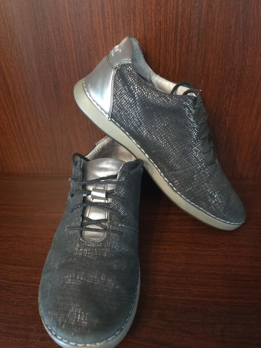 Alegria Women's Textured Black Athletic Sneakers with Silver Heel